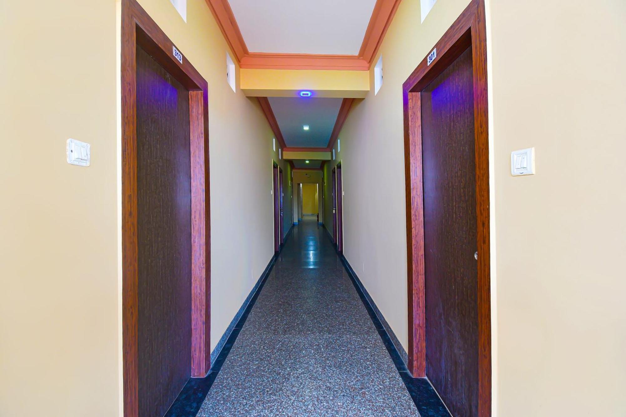 Oyo Flagship Hotel Sea Garden Puri Buitenkant foto